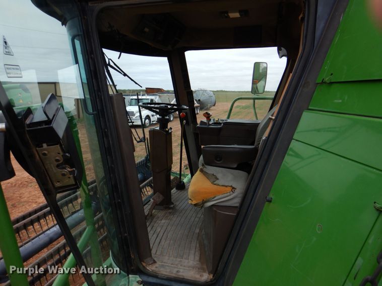 image for item DP3991 1993 John Deere 9600  combine
