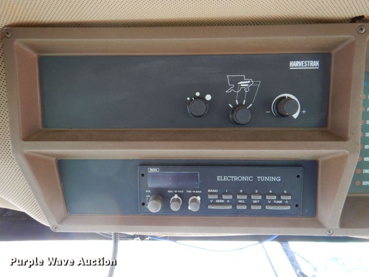 image for item DP3991 1993 John Deere 9600  combine