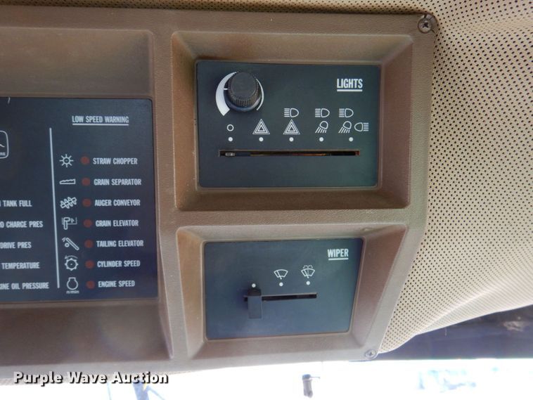 image for item DP3991 1993 John Deere 9600  combine