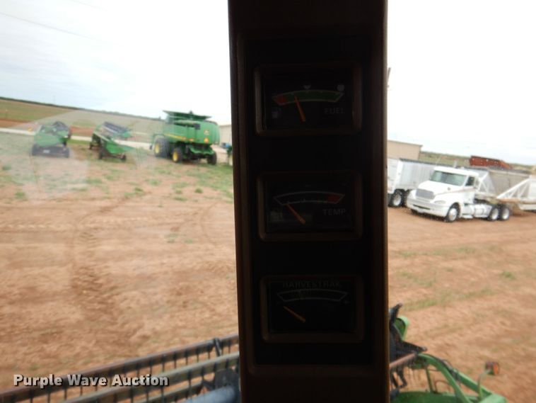 image for item DP3991 1993 John Deere 9600  combine