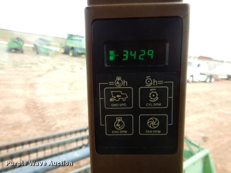 image for item DP3991 1993 John Deere 9600  combine