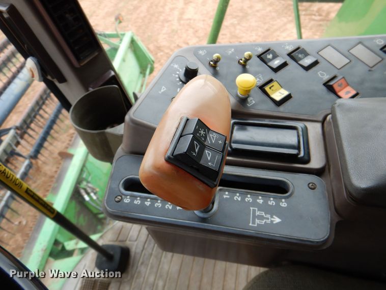 image for item DP3991 1993 John Deere 9600  combine