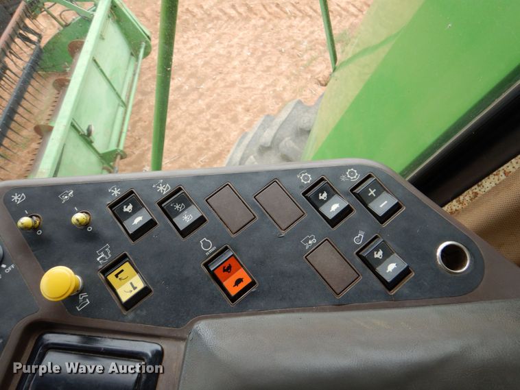 image for item DP3991 1993 John Deere 9600  combine