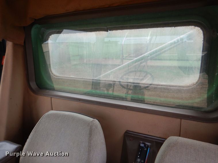 image for item DP3991 1993 John Deere 9600  combine