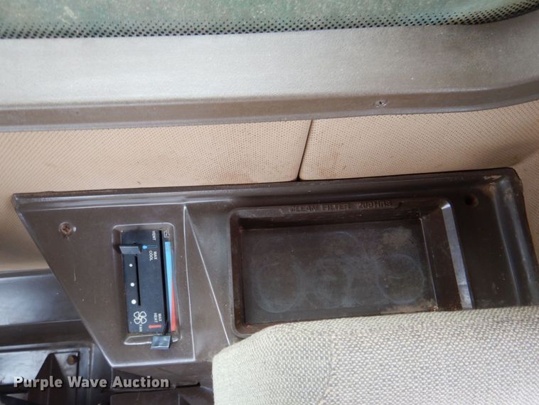 image for item DP3991 1993 John Deere 9600  combine