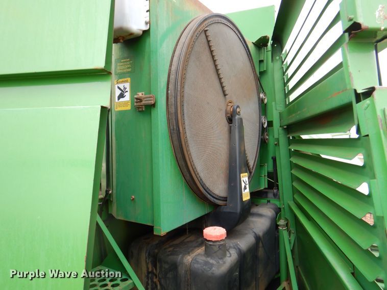 image for item DP3991 1993 John Deere 9600  combine