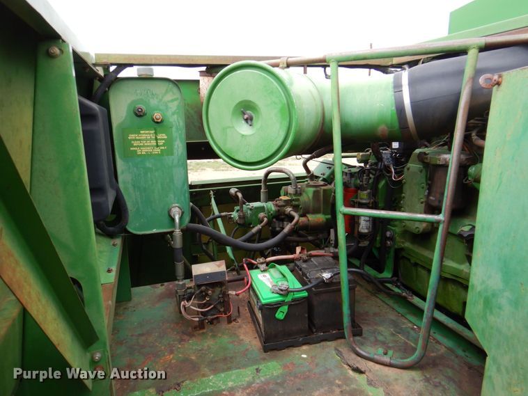 image for item DP3991 1993 John Deere 9600  combine