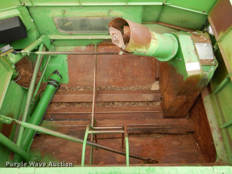 image for item DP3991 1993 John Deere 9600  combine