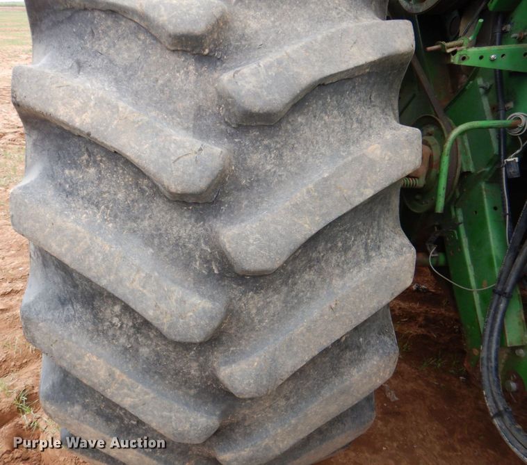 image for item DP3991 1993 John Deere 9600  combine