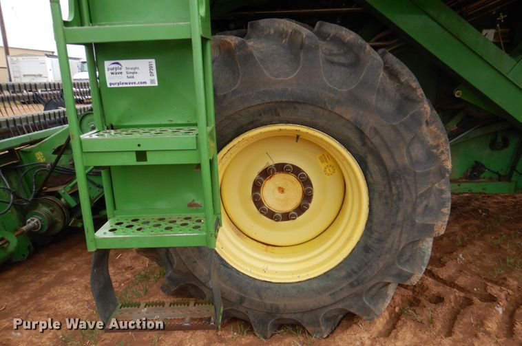 image for item DP3991 1993 John Deere 9600  combine