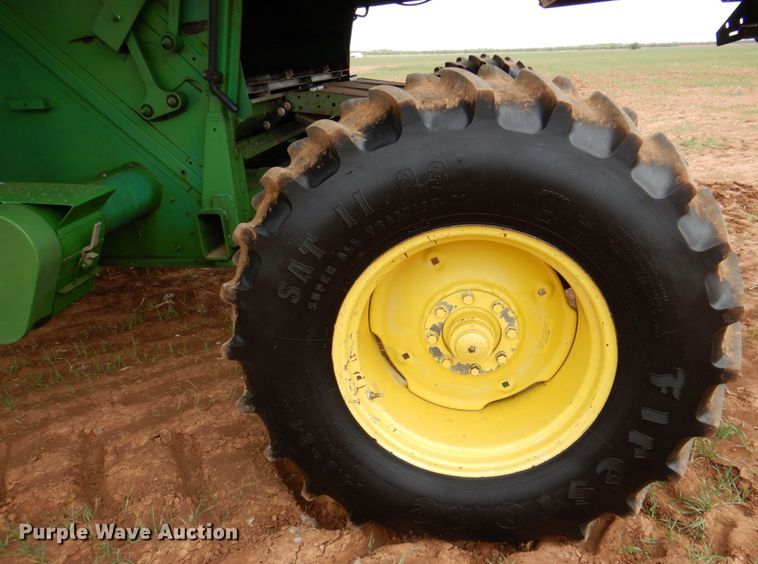 image for item DP3991 1993 John Deere 9600  combine