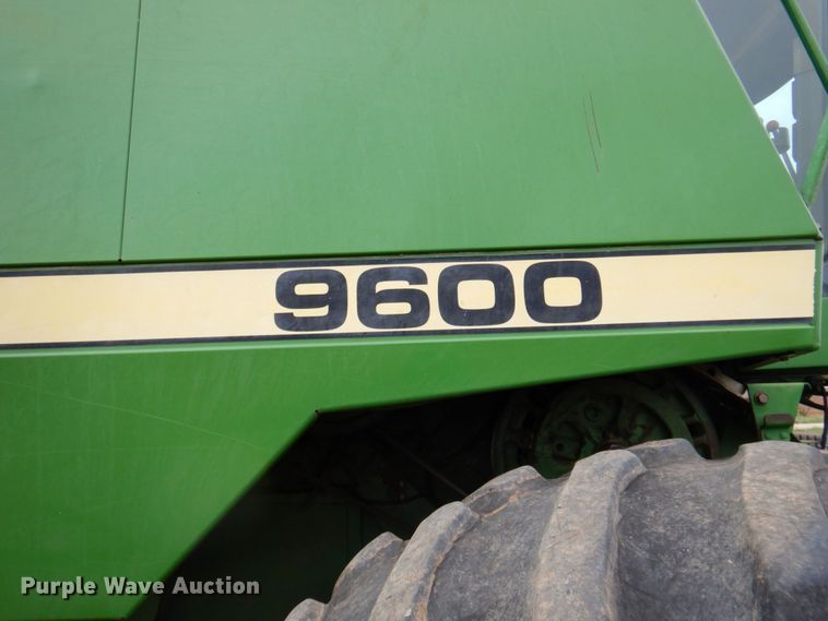 image for item DP3991 1993 John Deere 9600  combine