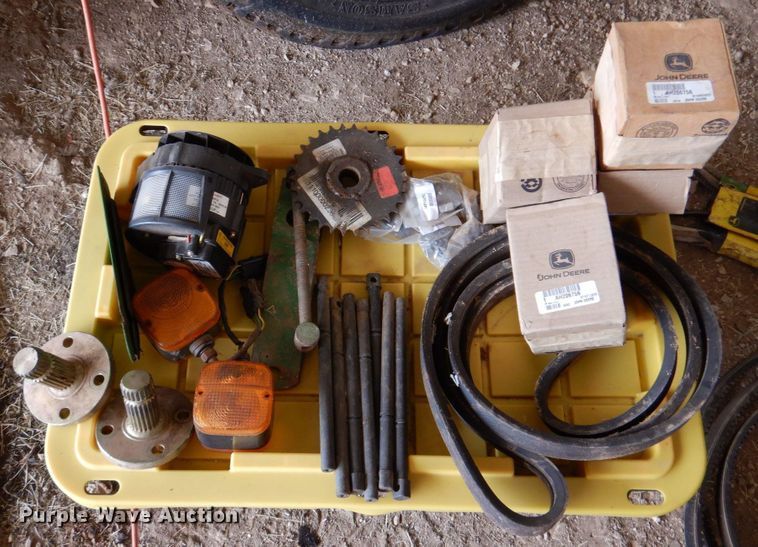 image for item DP3991 1993 John Deere 9600  combine