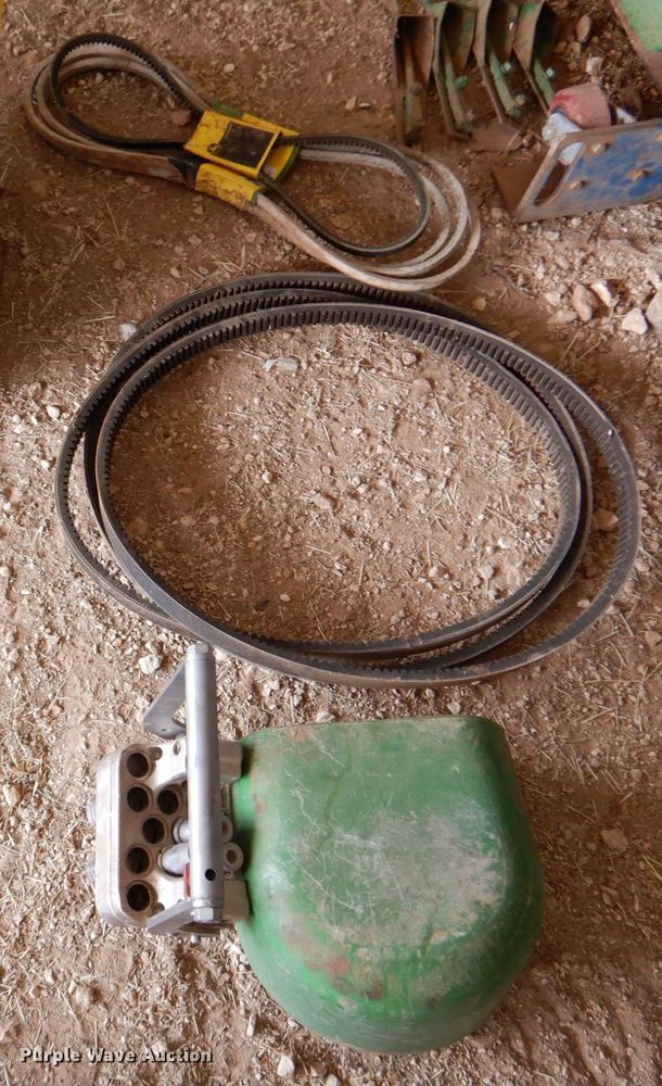 image for item DP3991 1993 John Deere 9600  combine