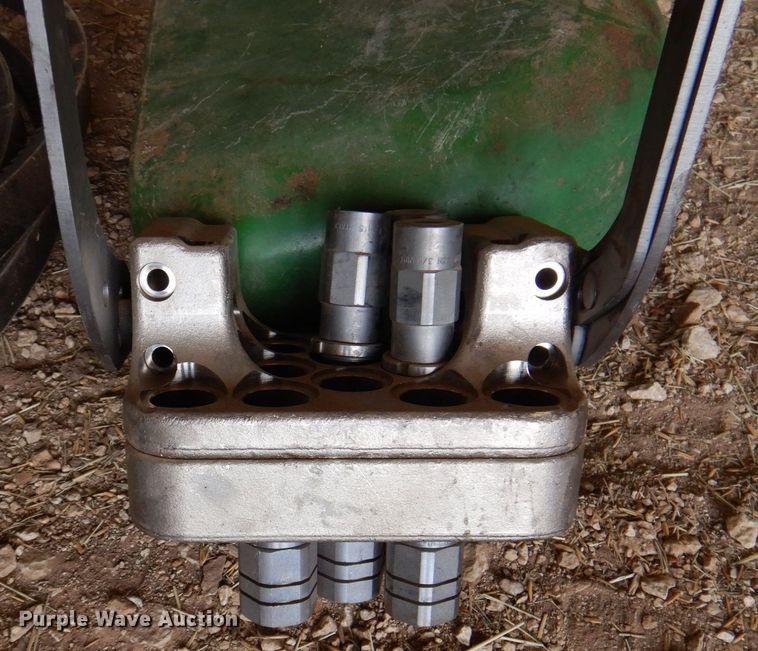 image for item DP3991 1993 John Deere 9600  combine