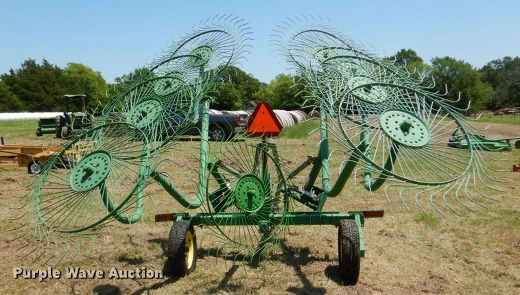 image for item DP4003 John Deere 702  hay rake