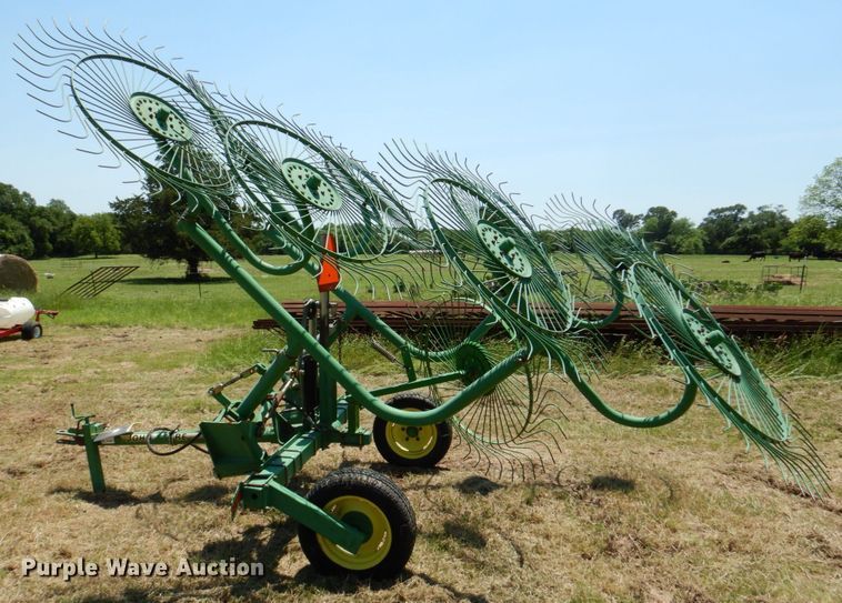 image for item DP4003 John Deere 702  hay rake