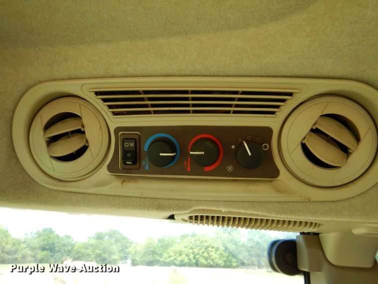 image for item DP4006 2005 John Deere 5225  MFWD tractor