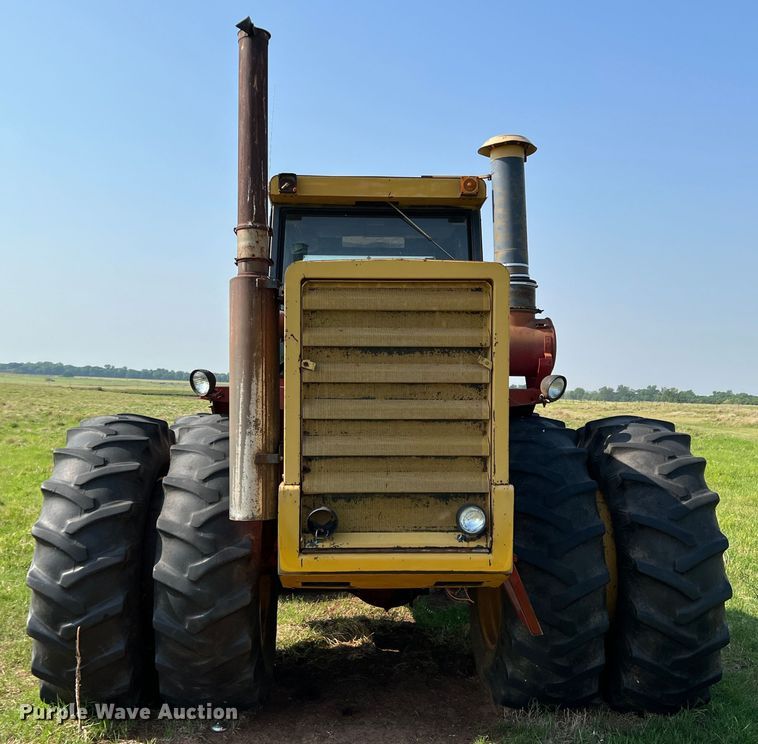 image for item DR1339 1981 Versatile 895  4WD tractor