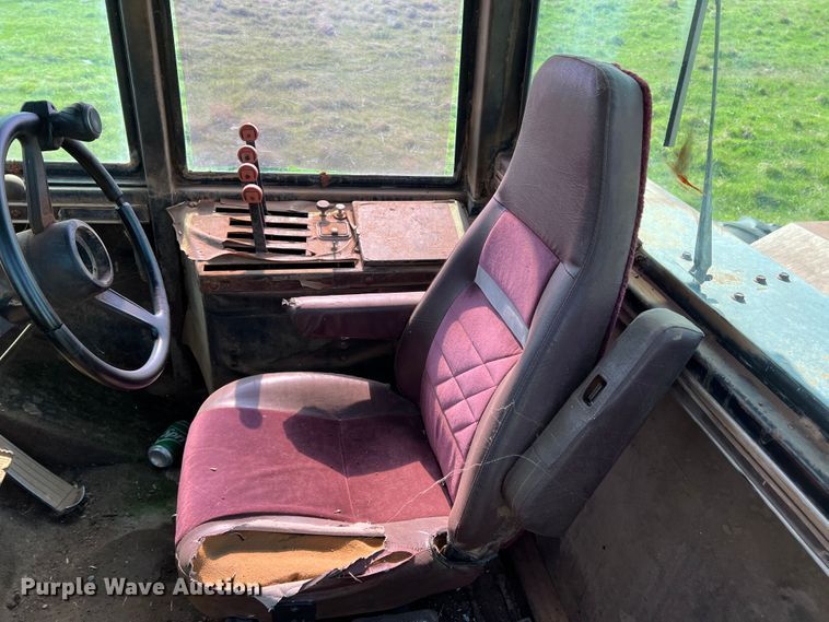 image for item DR1339 1981 Versatile 895  4WD tractor