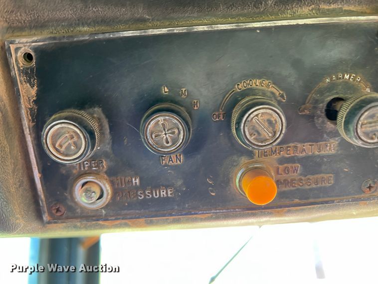 image for item DR1339 1981 Versatile 895  4WD tractor