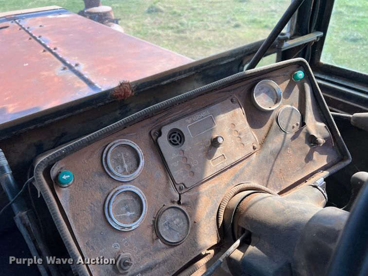 image for item DR1339 1981 Versatile 895  4WD tractor