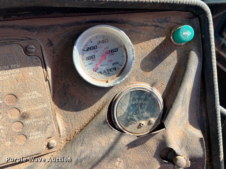 image for item DR1339 1981 Versatile 895  4WD tractor