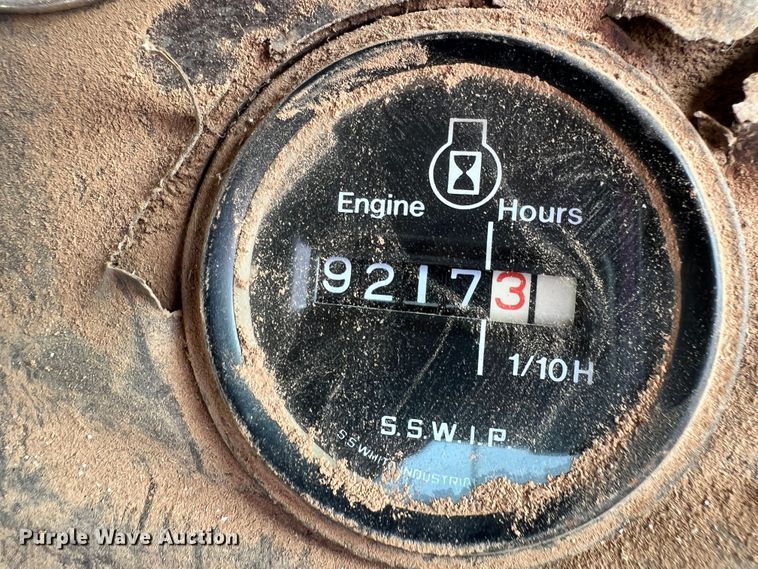 image for item DR1339 1981 Versatile 895  4WD tractor