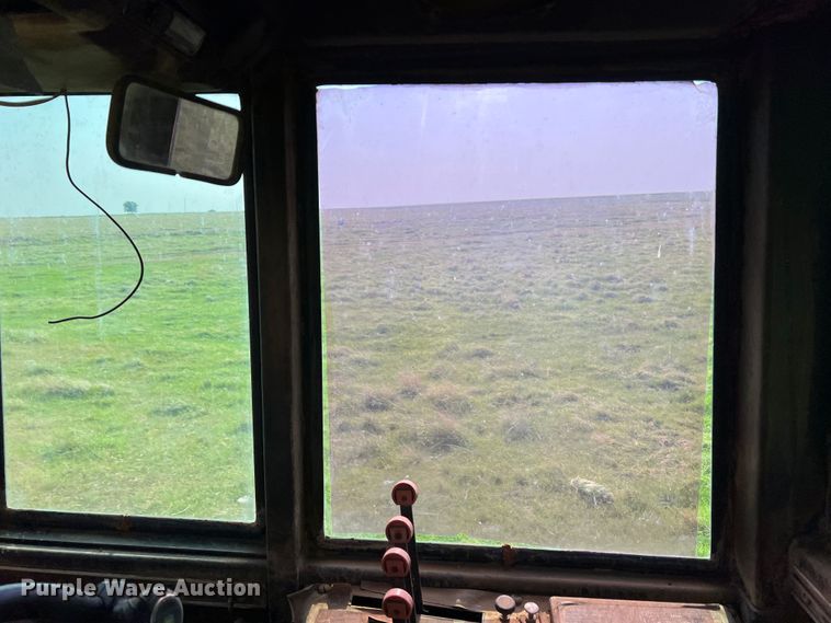 image for item DR1339 1981 Versatile 895  4WD tractor