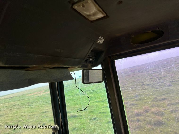 image for item DR1339 1981 Versatile 895  4WD tractor