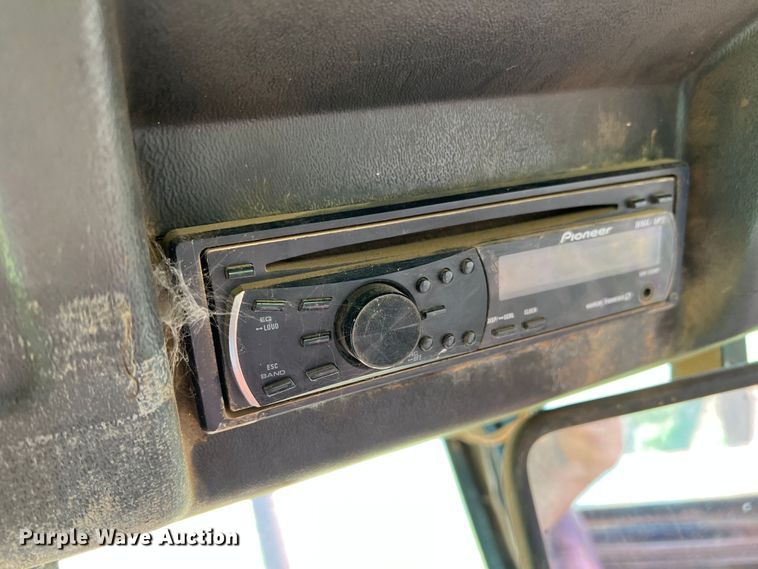 image for item DR1339 1981 Versatile 895  4WD tractor