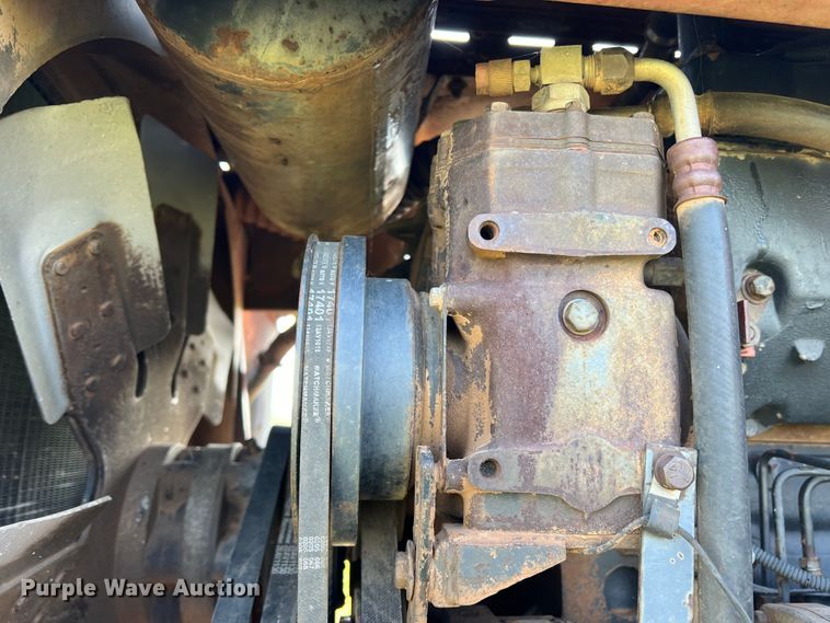 image for item DR1339 1981 Versatile 895  4WD tractor