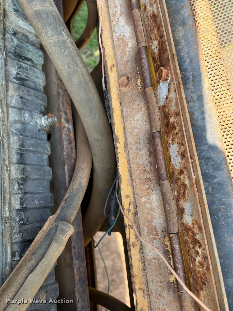 image for item DR1339 1981 Versatile 895  4WD tractor