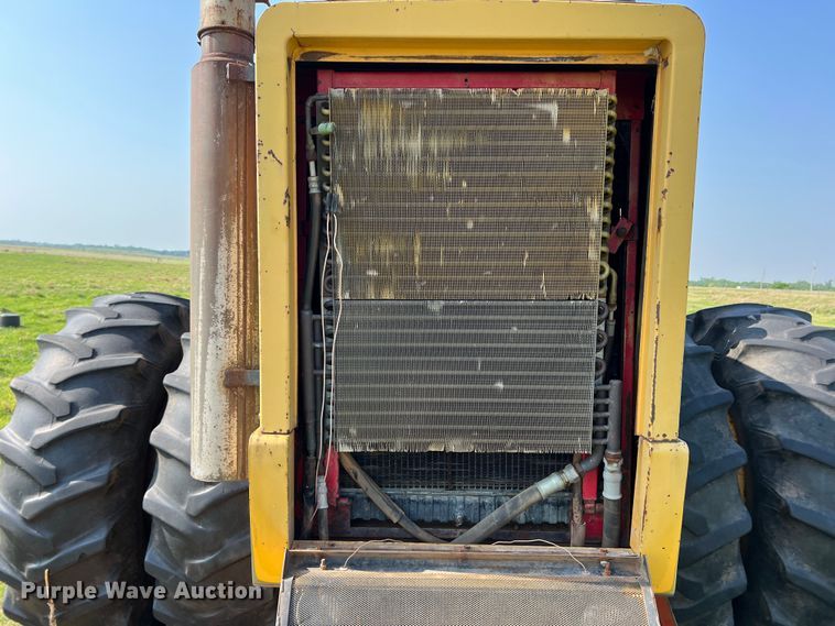 image for item DR1339 1981 Versatile 895  4WD tractor