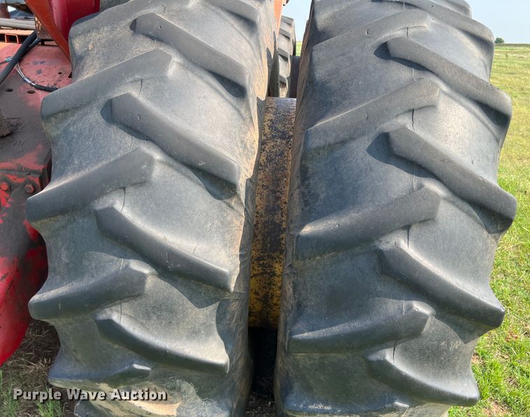 image for item DR1339 1981 Versatile 895  4WD tractor