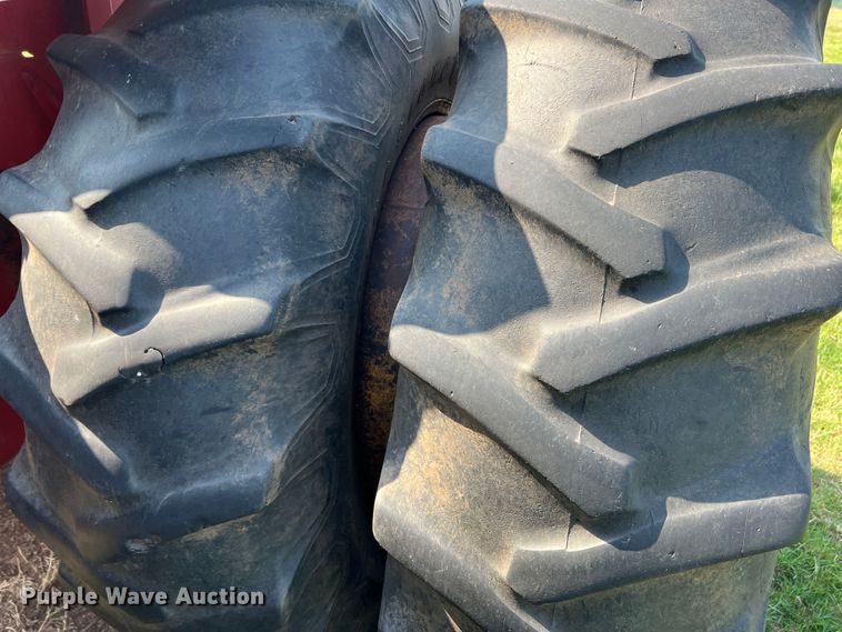 image for item DR1339 1981 Versatile 895  4WD tractor