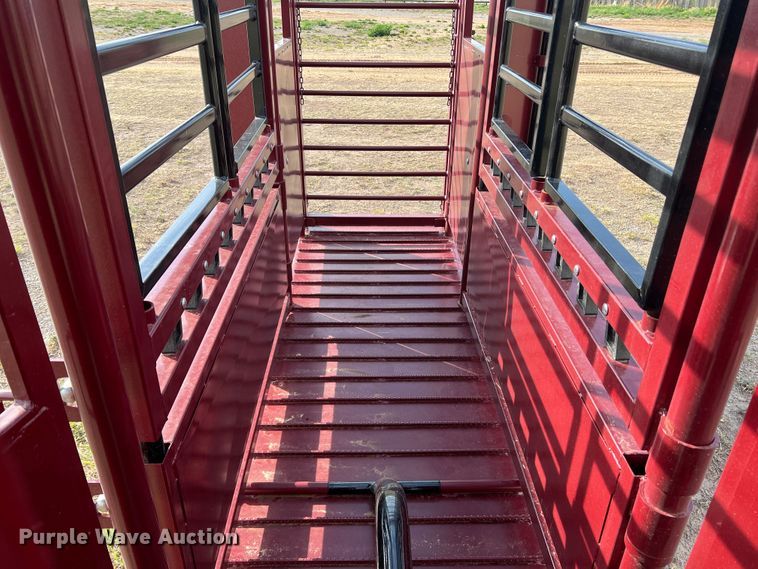 image for item DR1344 Livestock squeeze chute