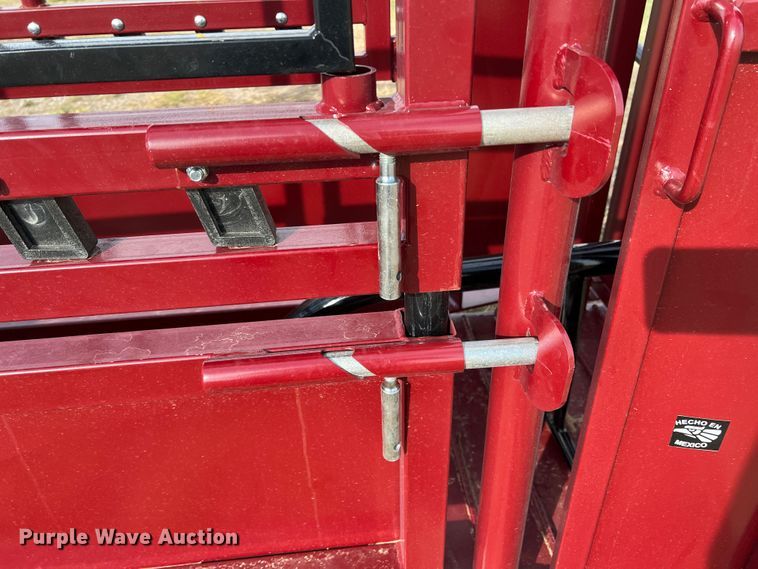 image for item DR1344 Livestock squeeze chute