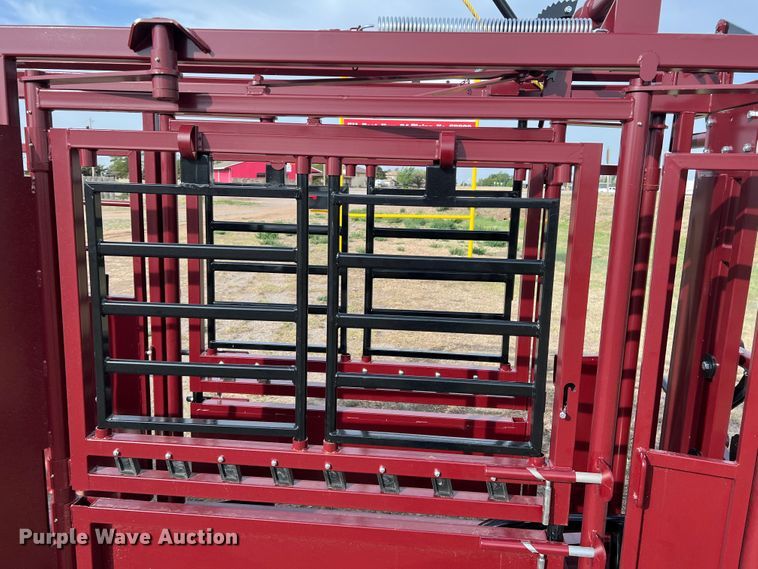 image for item DR1344 Livestock squeeze chute