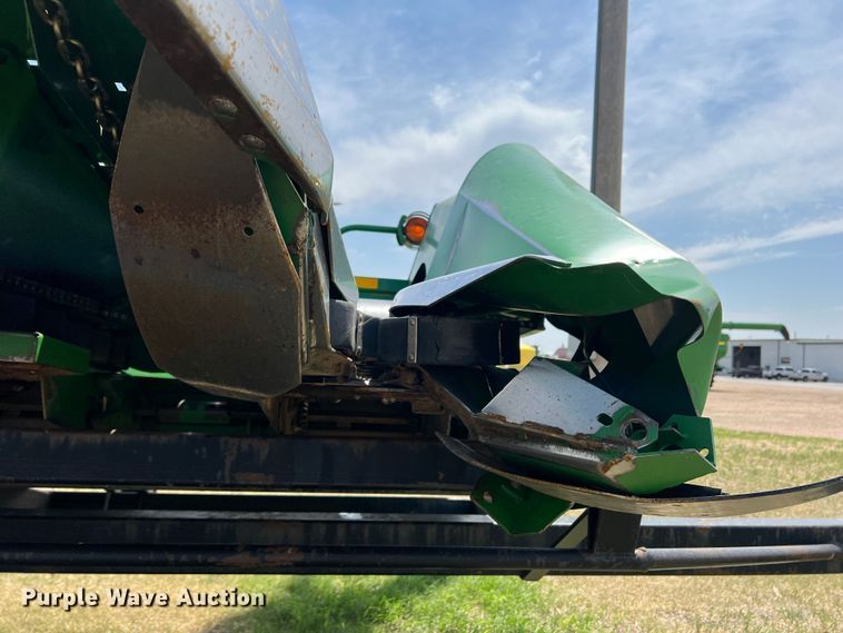 image for item DR1360 1995 John Deere 853A  all-crop head