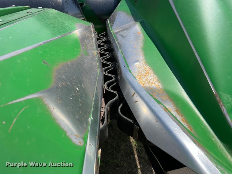 image for item DR1360 1995 John Deere 853A  all-crop head