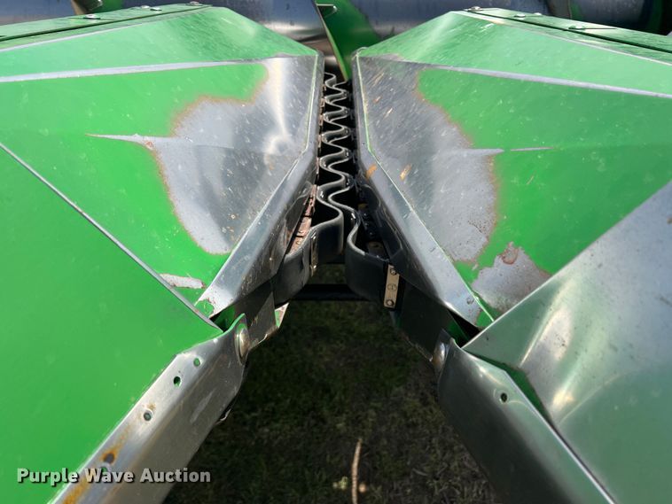 image for item DR1360 1995 John Deere 853A  all-crop head