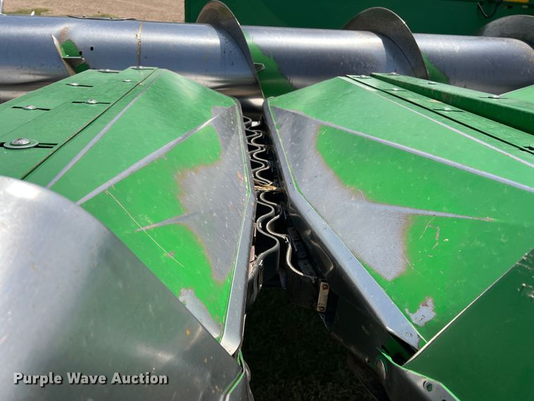 image for item DR1360 1995 John Deere 853A  all-crop head