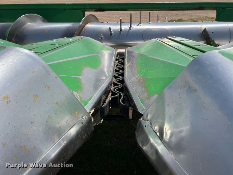 image for item DR1360 1995 John Deere 853A  all-crop head