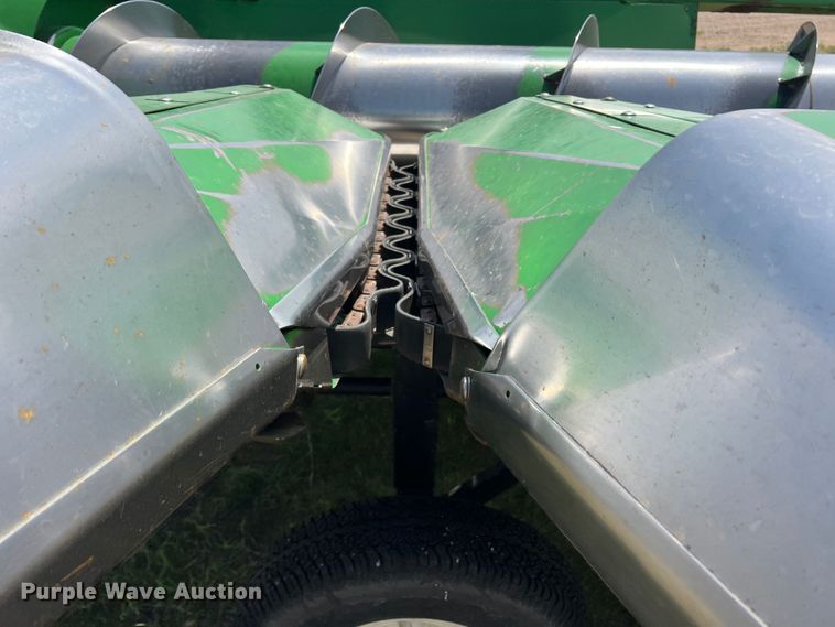 image for item DR1360 1995 John Deere 853A  all-crop head