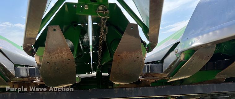 image for item DR1360 1995 John Deere 853A  all-crop head