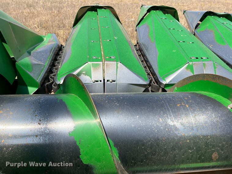 image for item DR1360 1995 John Deere 853A  all-crop head