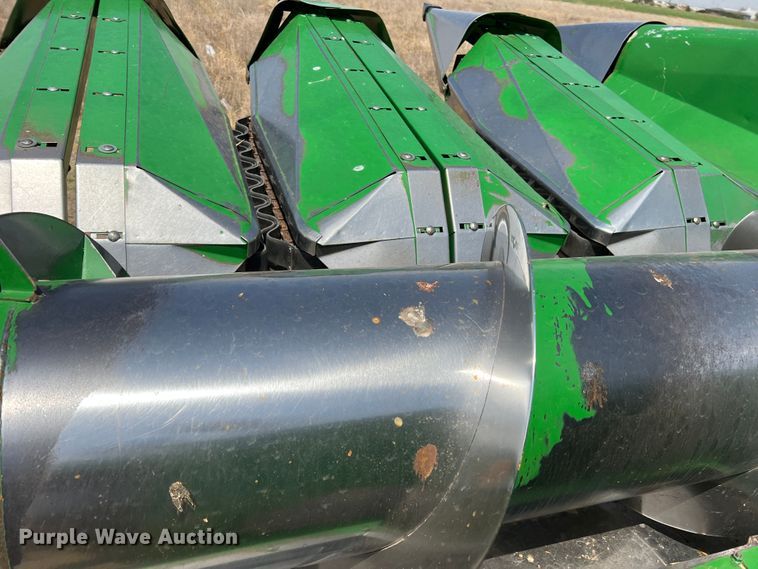 image for item DR1360 1995 John Deere 853A  all-crop head