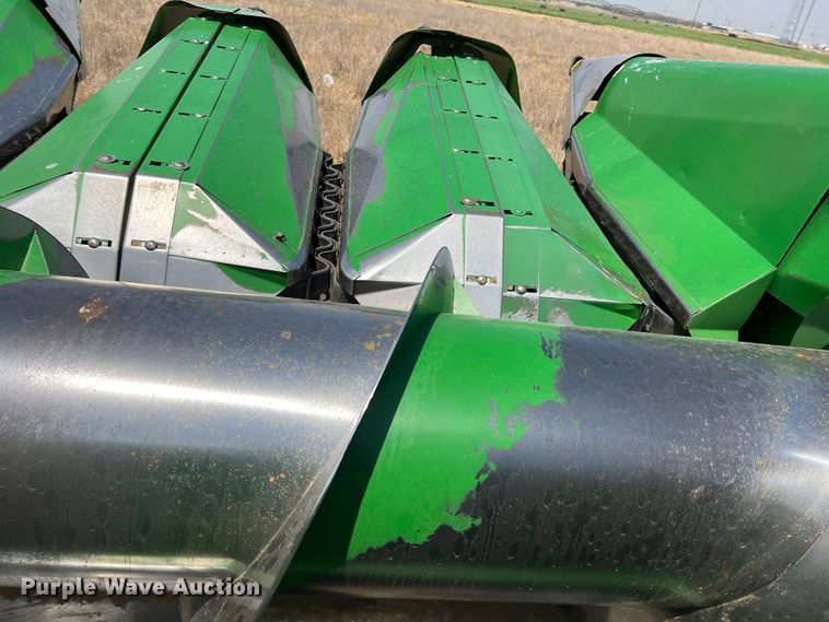 image for item DR1360 1995 John Deere 853A  all-crop head