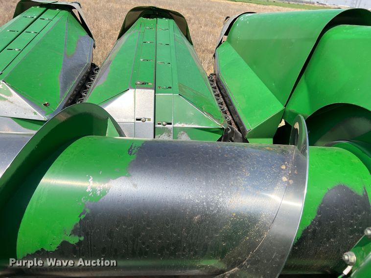 image for item DR1360 1995 John Deere 853A  all-crop head